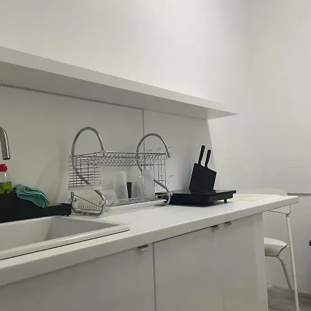 L83 - And Vendégház Lisboa